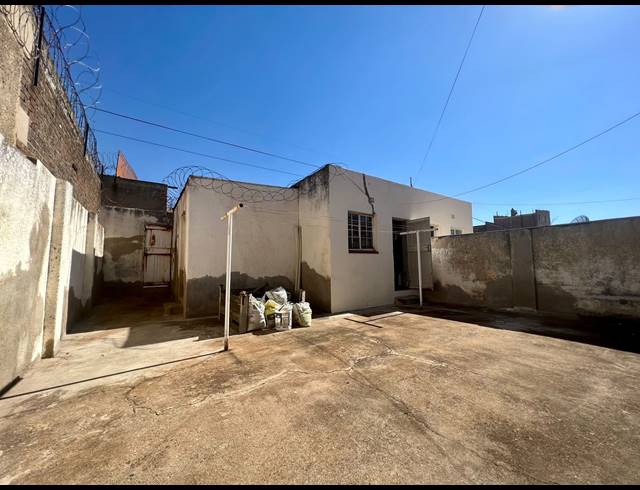 4 BEDROOM SEMI DETACHED FOR SALE IN ROSETTENVILLE